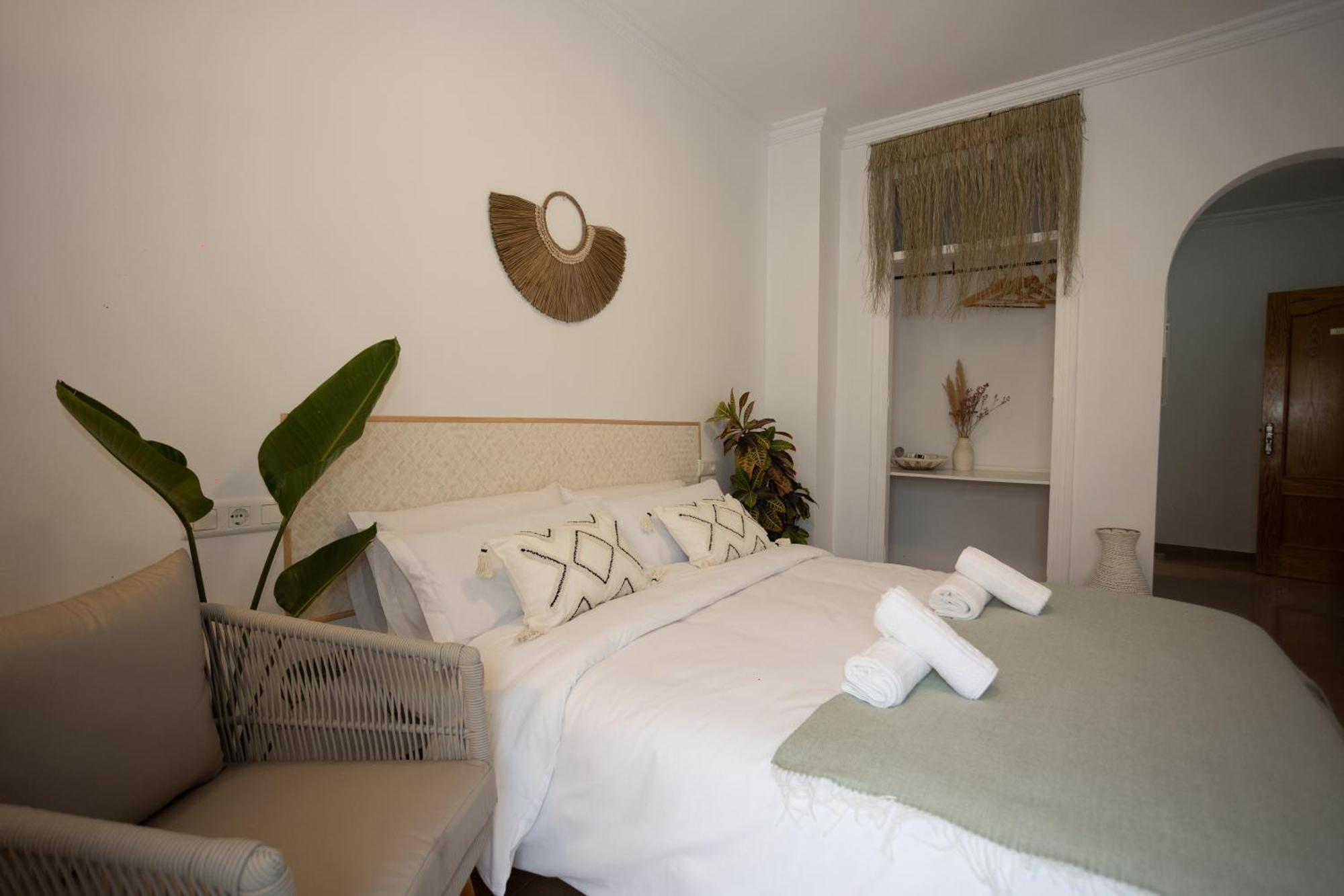 Naim Guest House Nerja Exterior photo
